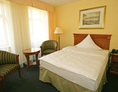 Deckerts Hotel Am Katharinenstift لوثرستادت ايسليبن الغرفة الصورة